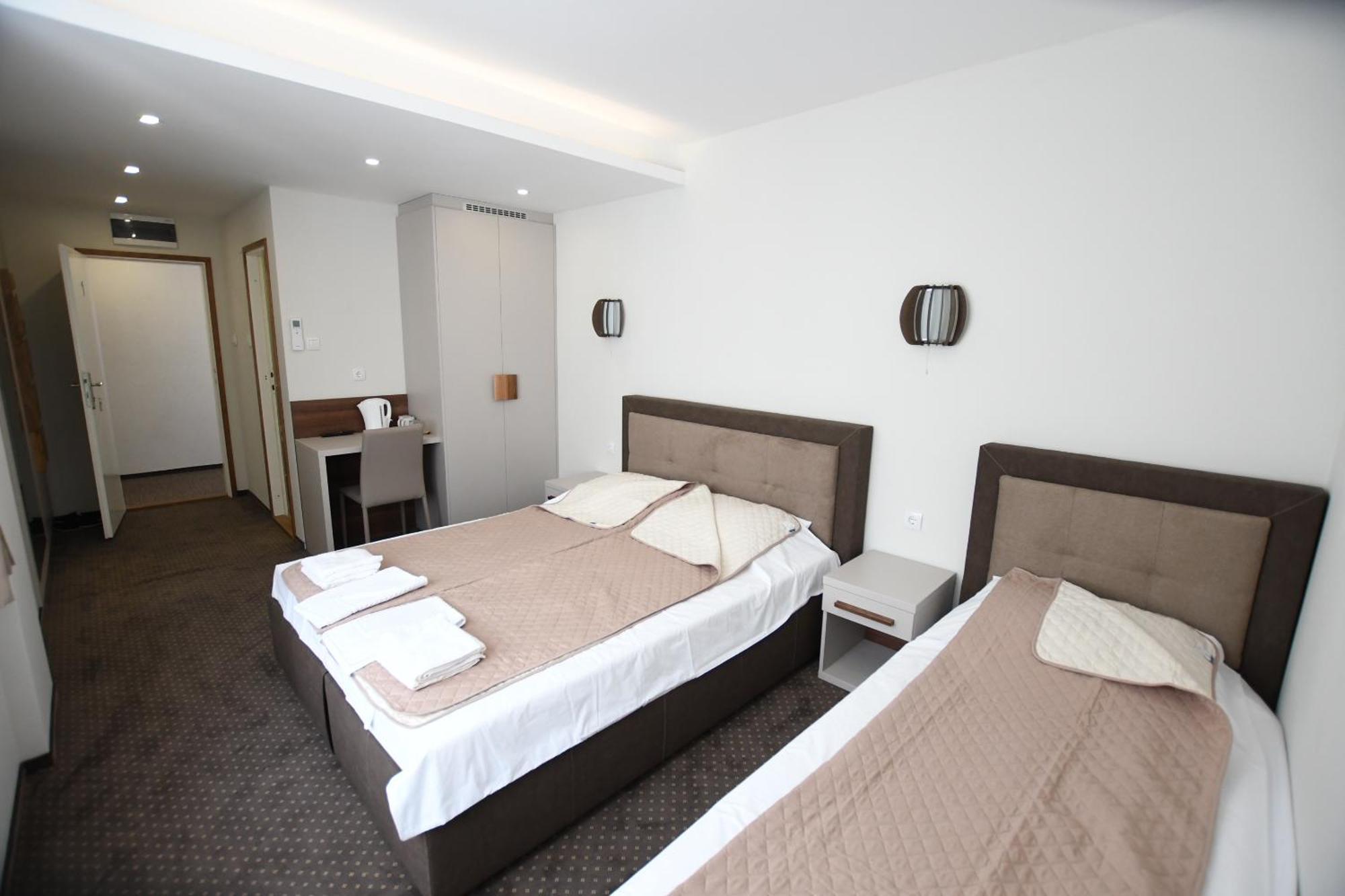 Atrijum Apartments And Rooms Кладово Екстериор снимка