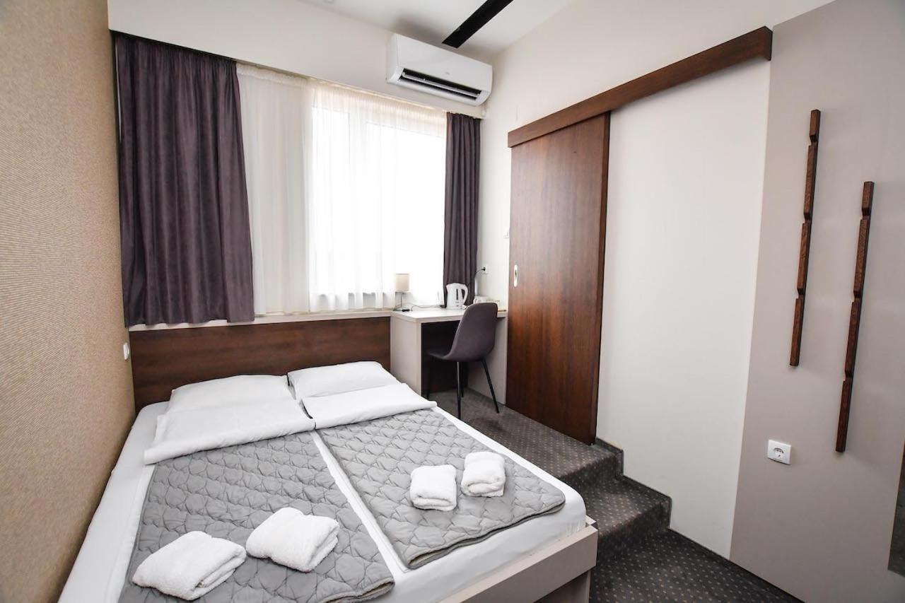 Atrijum Apartments And Rooms Кладово Екстериор снимка