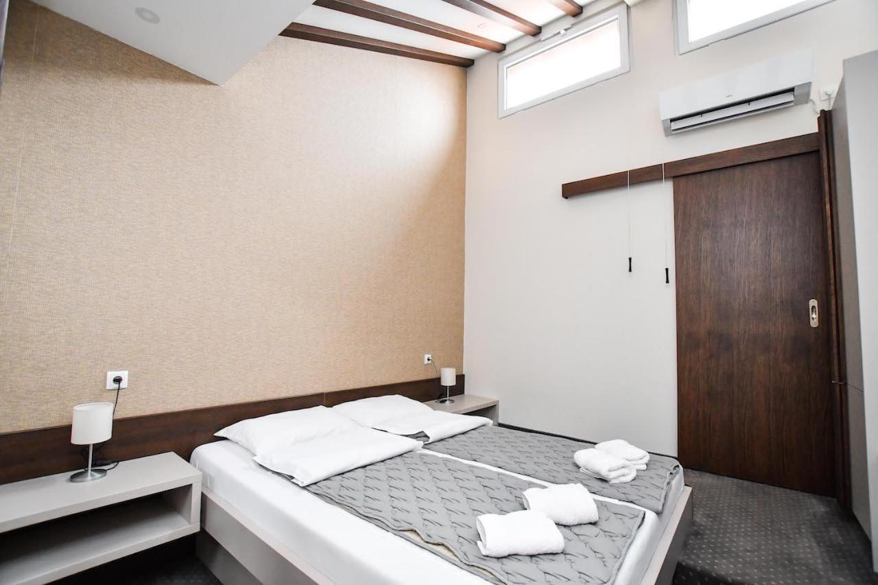 Atrijum Apartments And Rooms Кладово Екстериор снимка