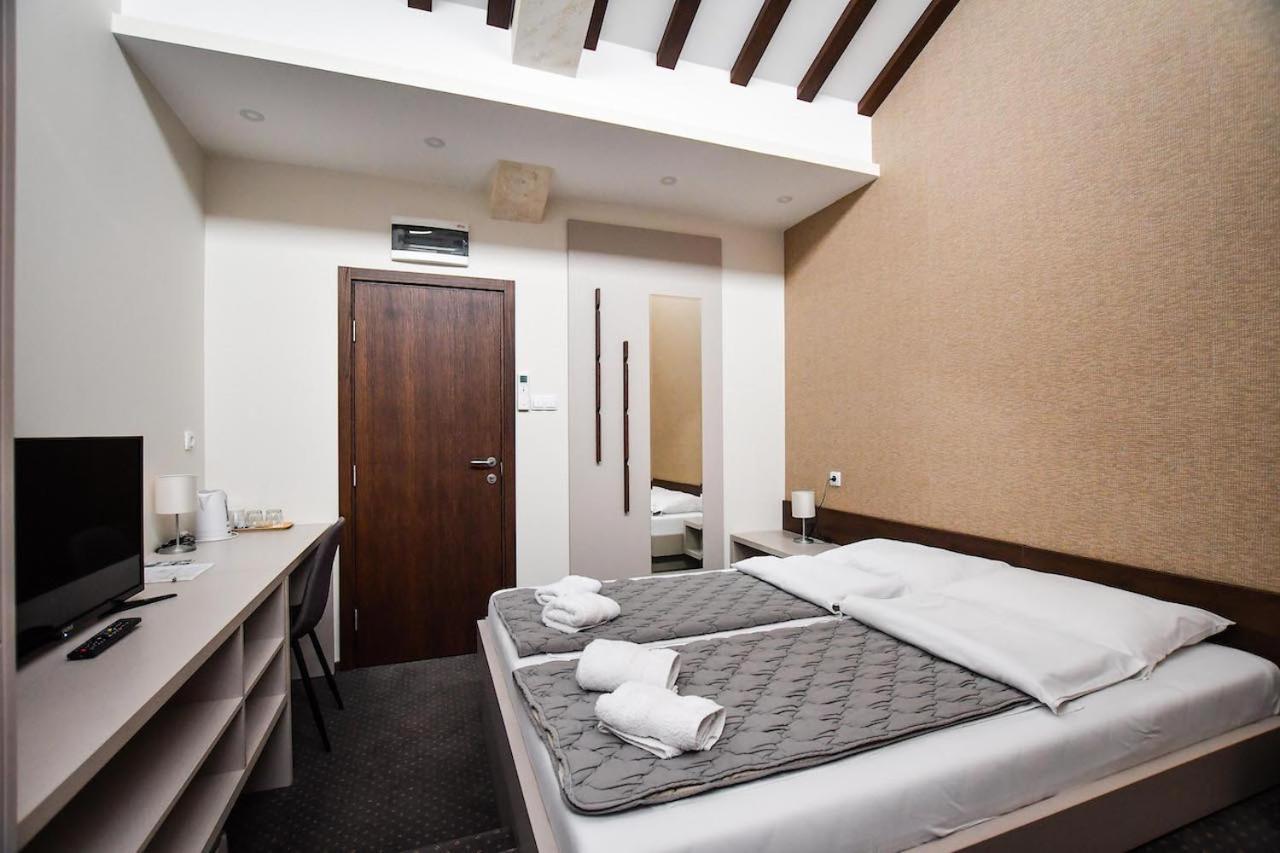 Atrijum Apartments And Rooms Кладово Екстериор снимка