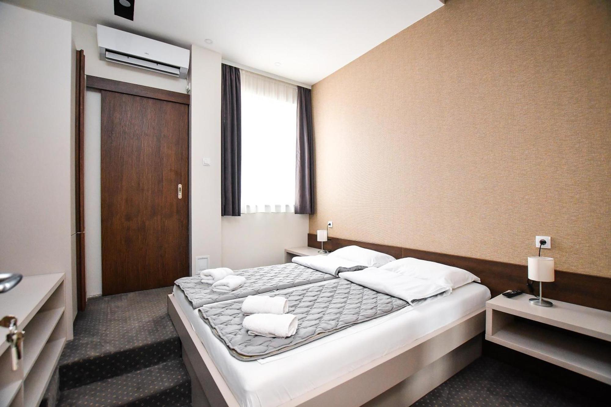 Atrijum Apartments And Rooms Кладово Екстериор снимка