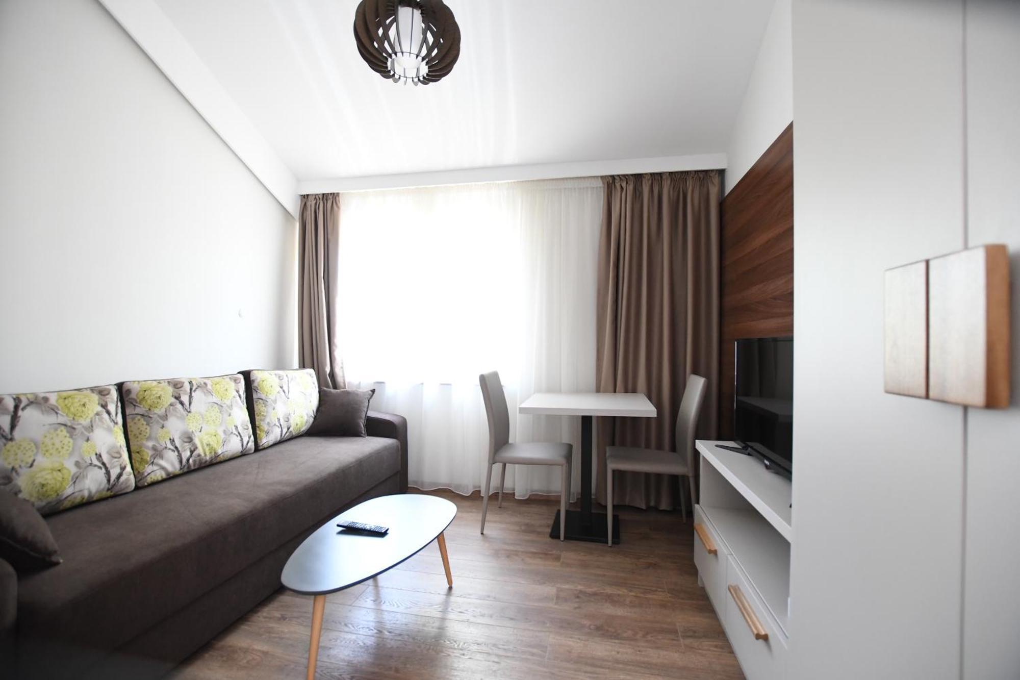 Atrijum Apartments And Rooms Кладово Екстериор снимка