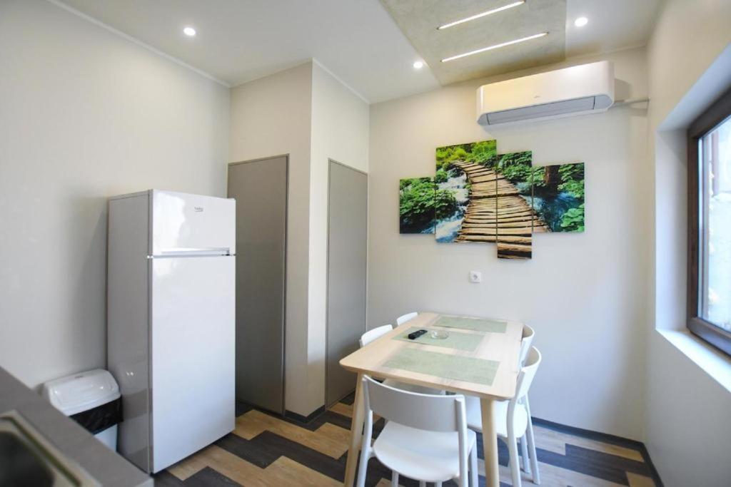 Atrijum Apartments And Rooms Кладово Екстериор снимка