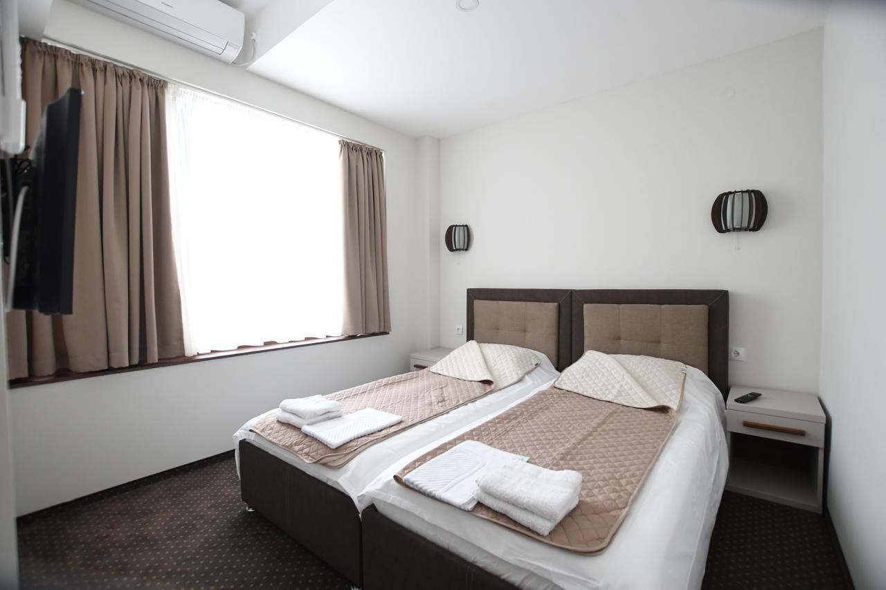 Atrijum Apartments And Rooms Кладово Екстериор снимка